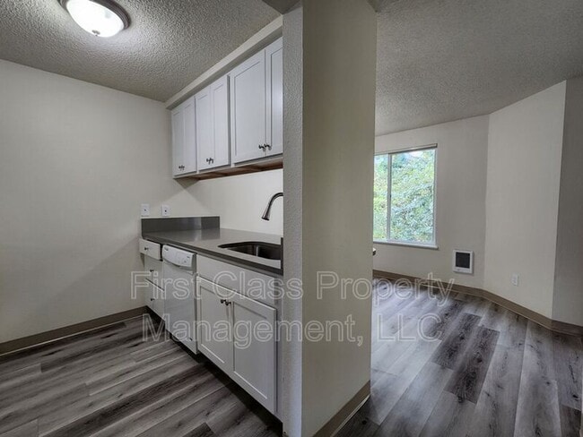 Building Photo - 3648 SW Beaverton Hillsdale Hwy