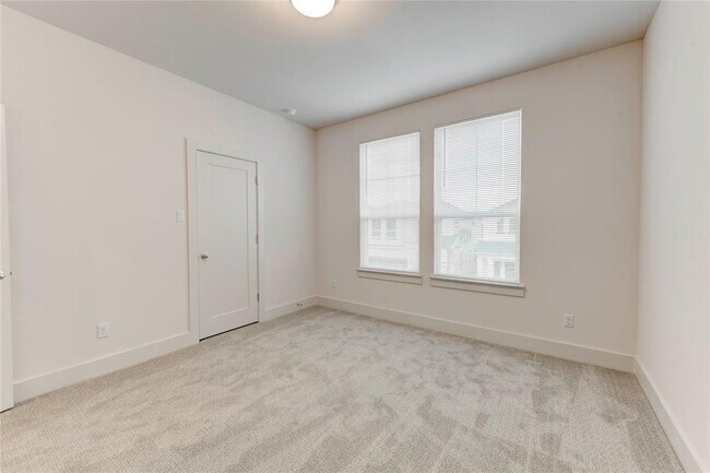 Building Photo - 1531 N Red Bud Ln