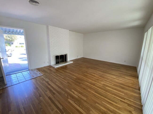 Building Photo - 0166 - MERRY LN