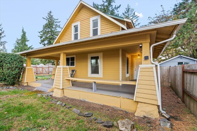 Building Photo - For Rent – 1 Bed / 1 Bath Apartment in Lakewood