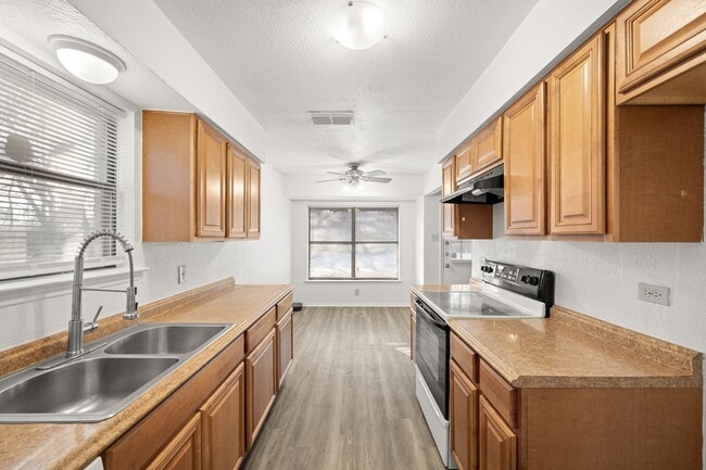 Building Photo - 7509 Echo Hill Dr