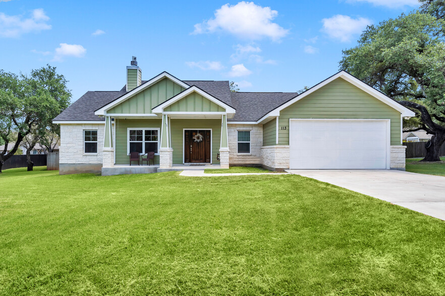 Primary Photo - 113 Winding Oak Dr