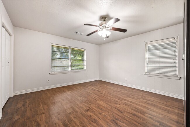 Building Photo - 1503 Leneva Ln