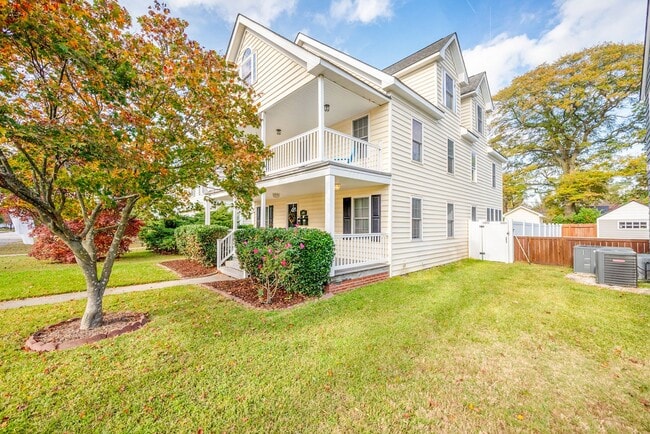 Building Photo - MOVE-IN READY! Quiet Neighborhood near Sho...