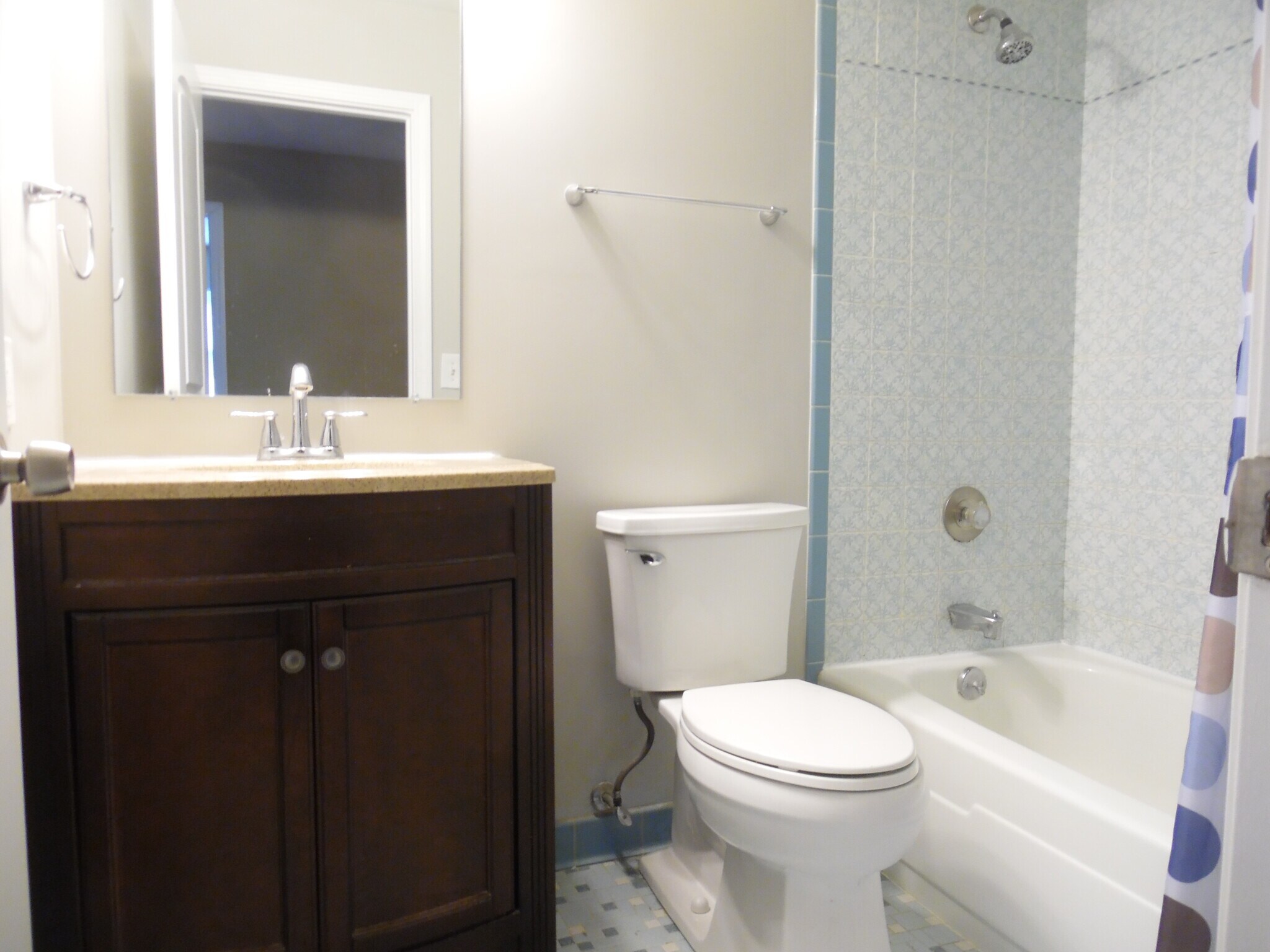 Building Photo - 8760 Ashbrook Dr