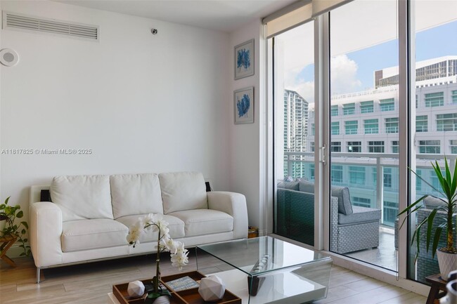 Building Photo - 950 Brickell Bay Dr