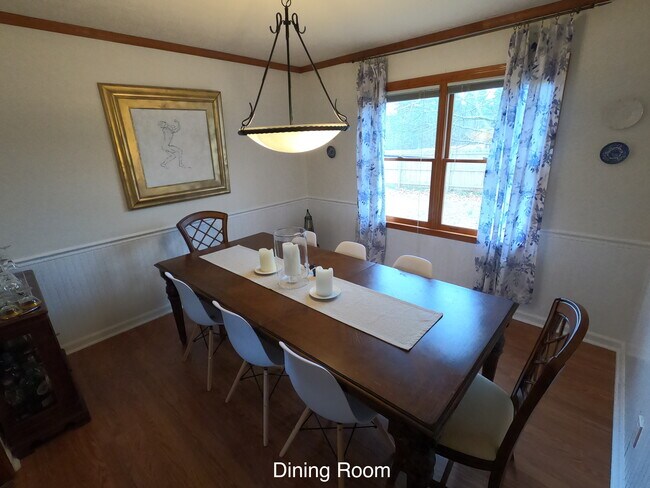 Building Photo - 201 Deerchase Dr