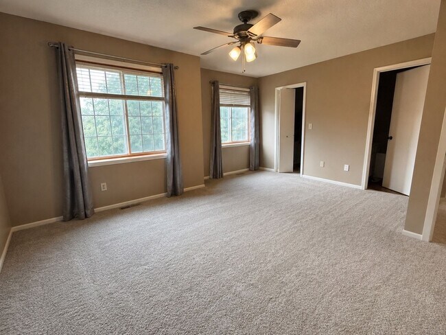 Building Photo - 9339 Turnberry Alcove
