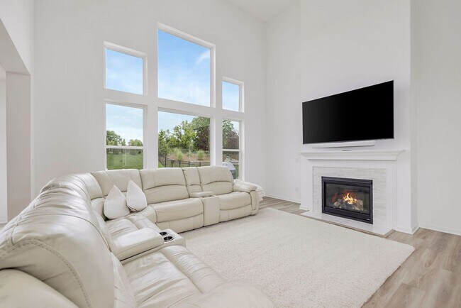 Building Photo - 2370 Lucca Way