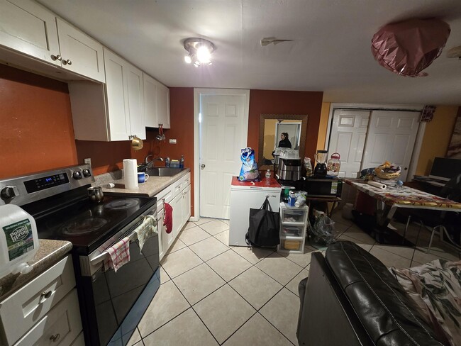 Building Photo - 1118 85th St