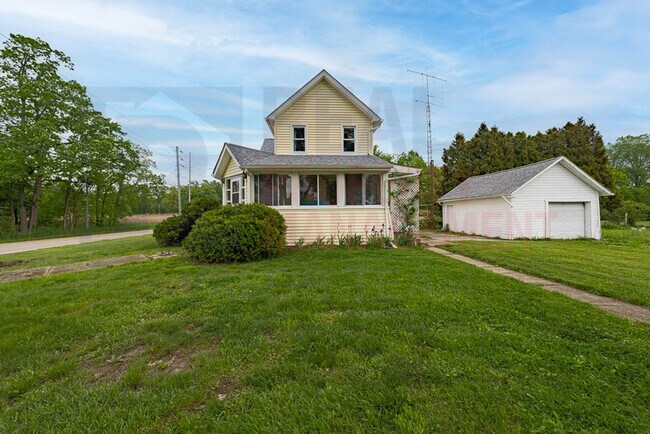 Building Photo - 5066 Newton Falls Rd