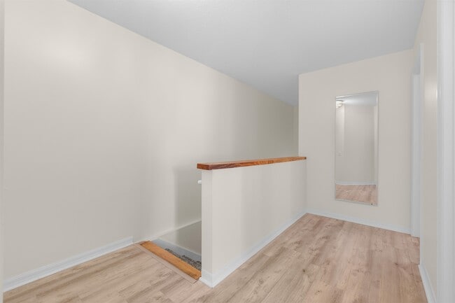 Building Photo - 109 B St