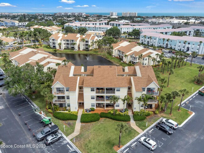 Building Photo - 1801 Island Club Dr