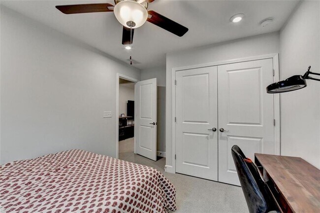 Building Photo - 811 Pineberry Ct