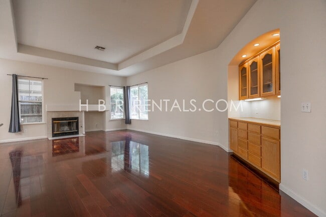 Building Photo - 1582 Peony Dr