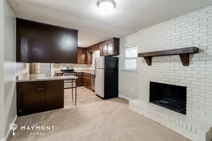 Building Photo - 212 Raintree Dr