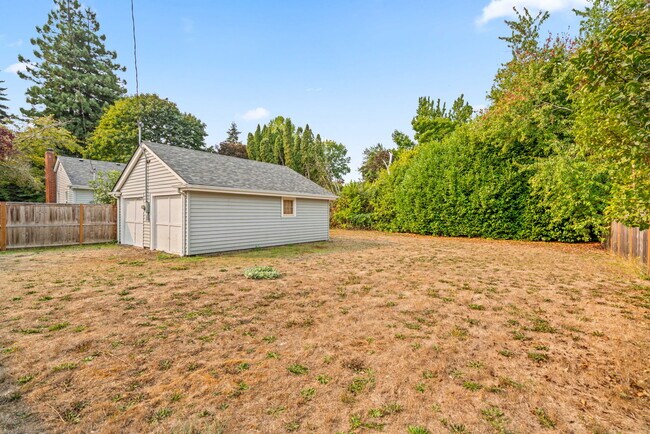 Building Photo - 305 Knoop Ln