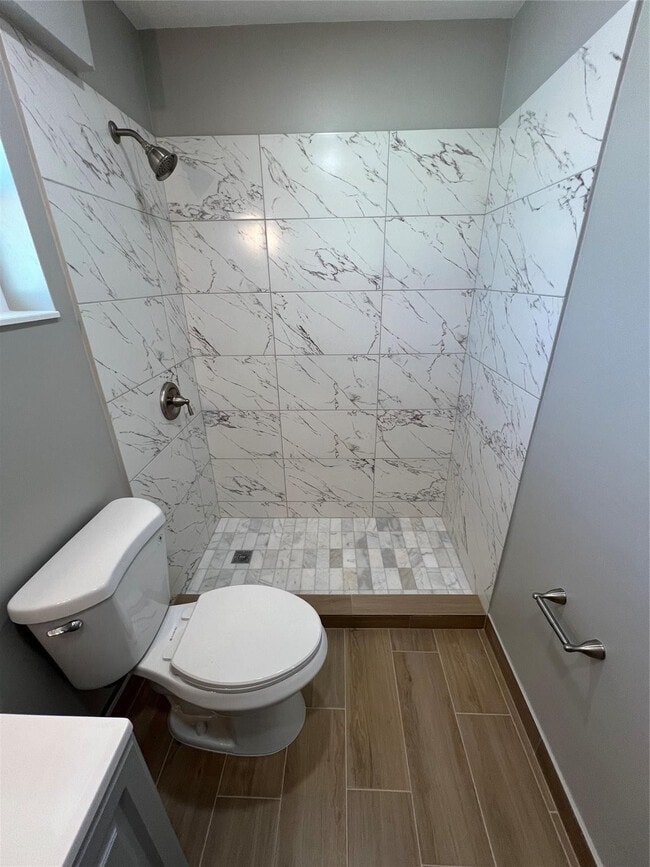 Building Photo - 2016 NE 17th Ct