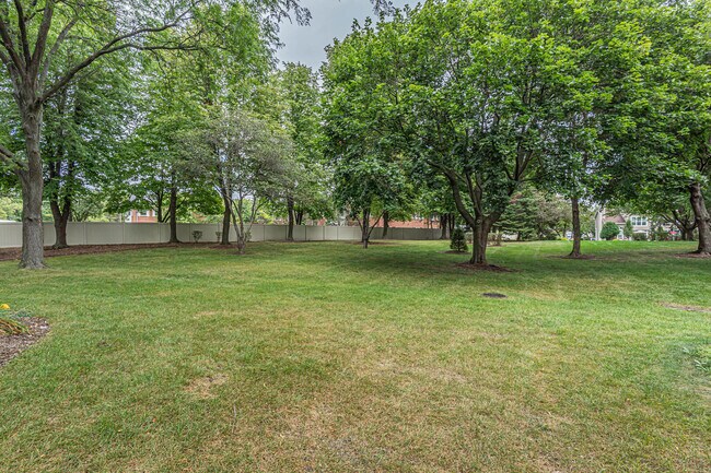 Building Photo - 1126 Regency Dr