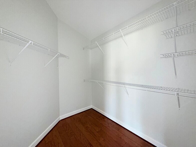 Primary bedroom walk in shower - 1133 Torrence Cir