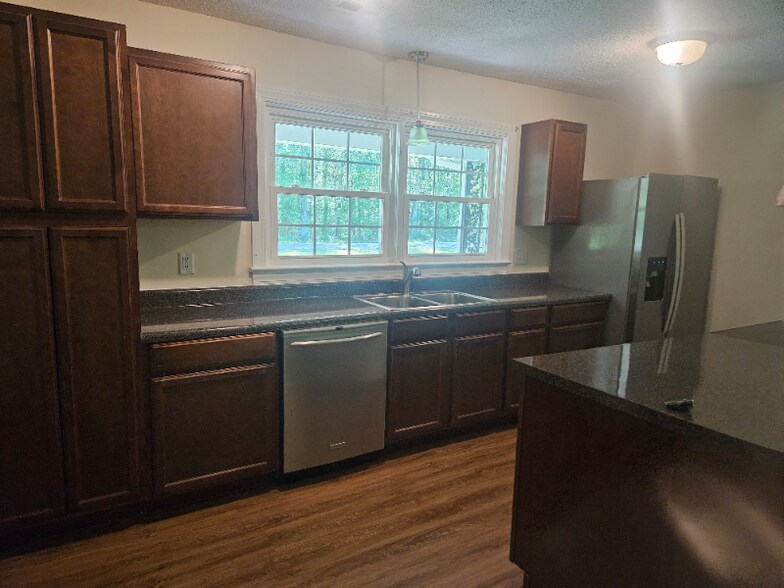Building Photo - 6139 Skeeter Pond Rd