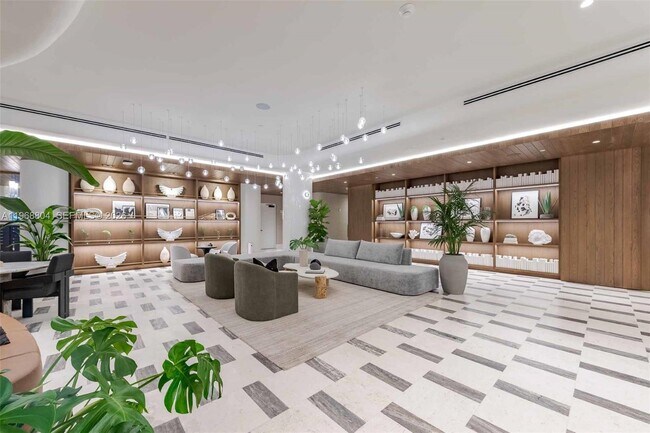 Building Photo - 3900 Alton Rd