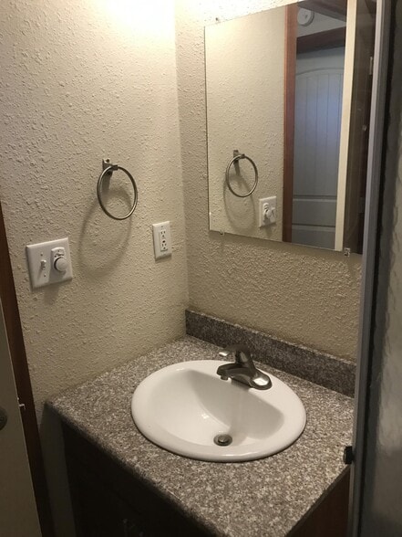 Building Photo - 200 N W Anderson St