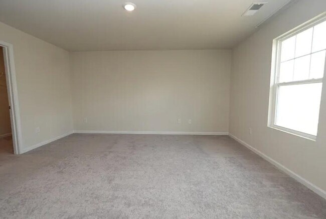Building Photo - 1338 Woodhouse Dr