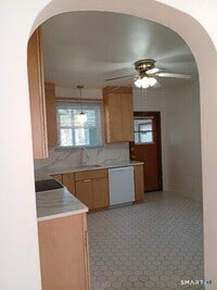 Building Photo - 16 Church St