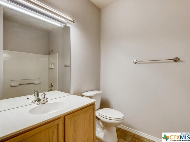 Building Photo - 303 Bonham Loop