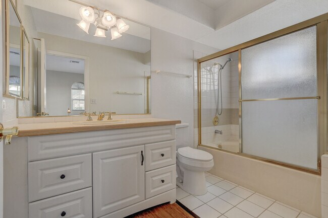 Building Photo - 6812 W Elm Creek Dr