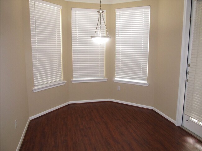 Building Photo - 7575 Kirby Dr