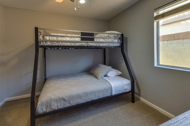 Building Photo - 2730 E Terrace Ave