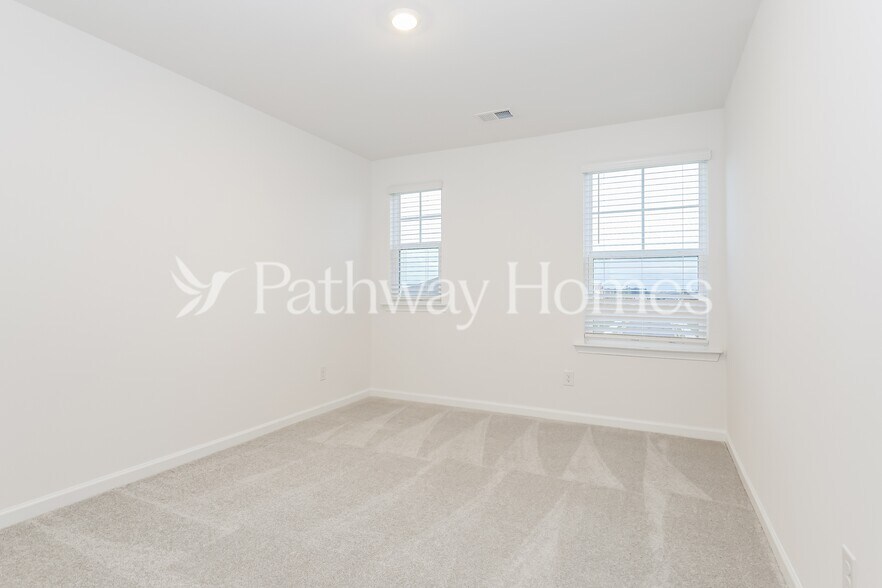Building Photo - 1200 Arnhem Dr