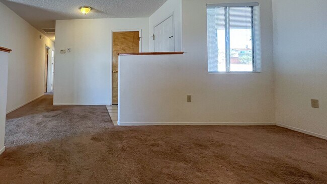 Building Photo - Cute 3 Bedroom 2 Bathroom Home