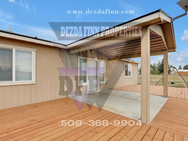 Building Photo - Country Living, Minutes to FAFB! 4 Bed, 2 ...