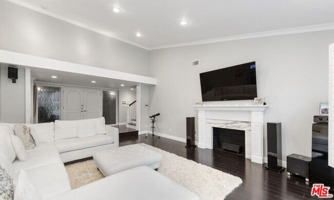Building Photo - 4330 Romero Dr