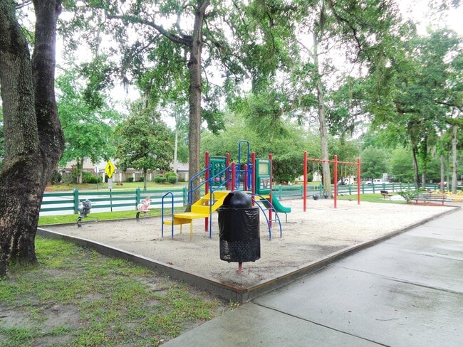 Building Photo - **Available in February " Charming 3 Bedroom 2 Bath Home in Georgetown!