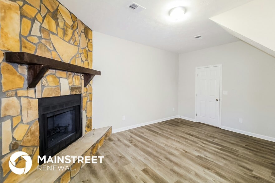Building Photo - 2210 Davis Oaks Ct