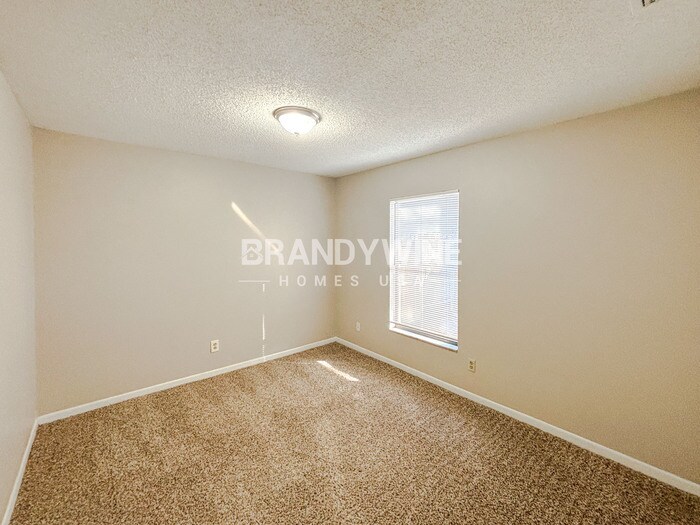 Building Photo - 734 Sandy Creek Dr