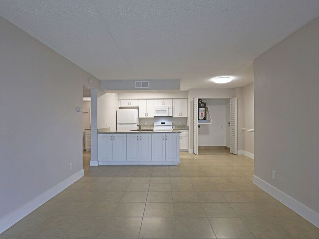 Building Photo - $ 250 OFF SECOND MONTH RENT AVAILABLE NOW ...