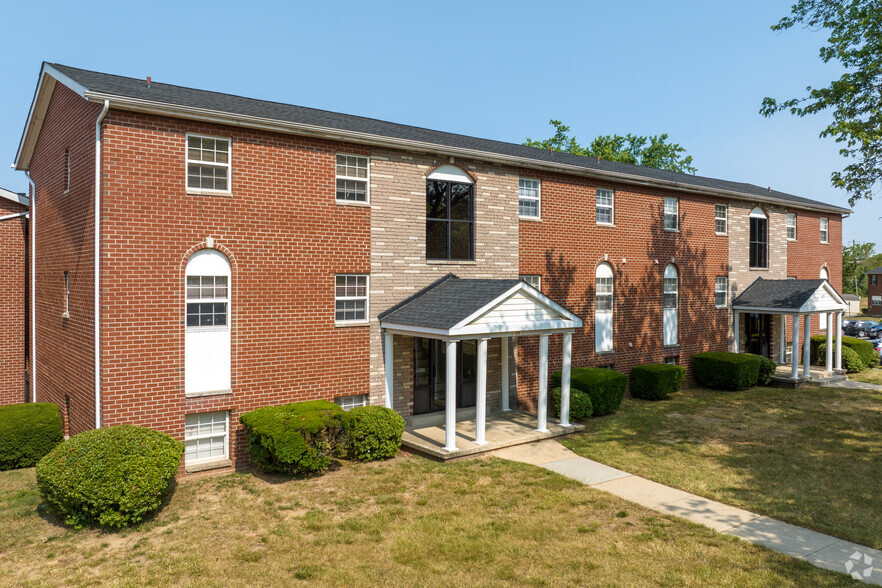 Primary Photo - Colony Hill Apartments & Townhomes