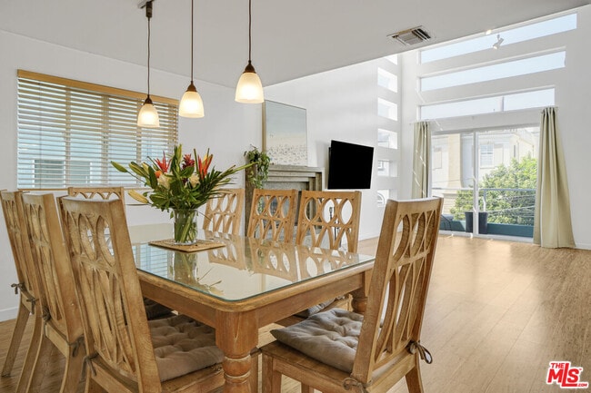 Building Photo - 120 Fleet St