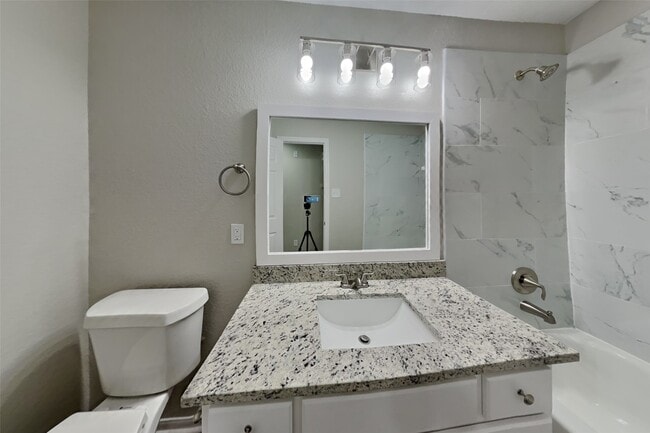 Building Photo - 32411 Cross Spring Park Ln