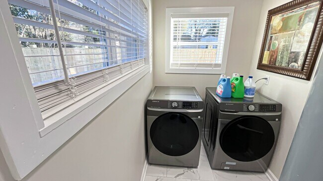 Building Photo - 2813 Mead Rd