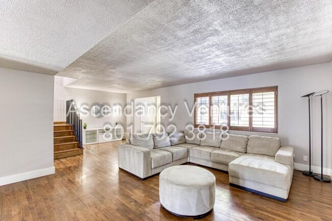 Building Photo - 745 E 3 Fountains Cir