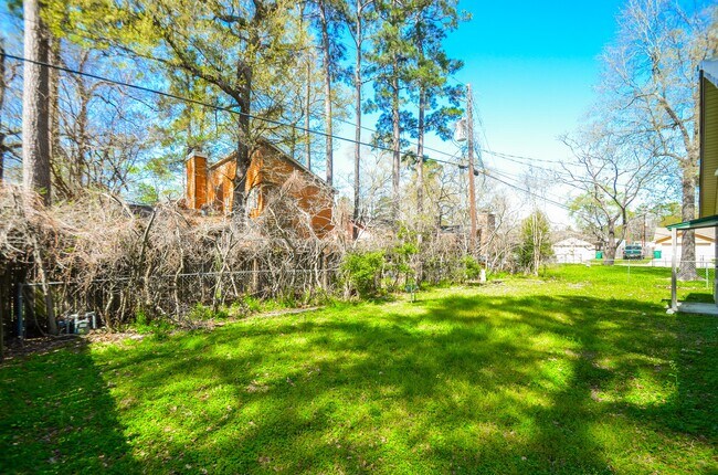 Building Photo - 123 Cypress Ln