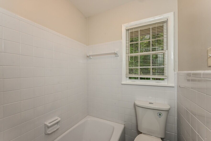 Building Photo - 3639 Telstar Dr