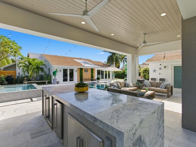 Building Photo - 2210 NE 3rd Ave