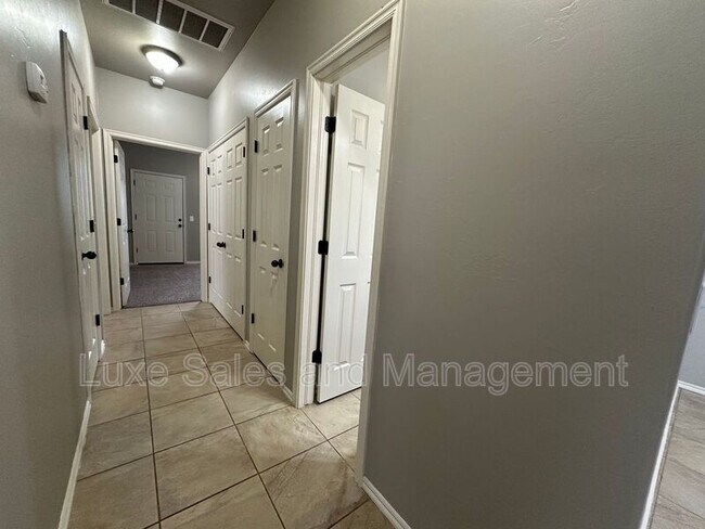 Building Photo - 1316 Garden Gate Dr